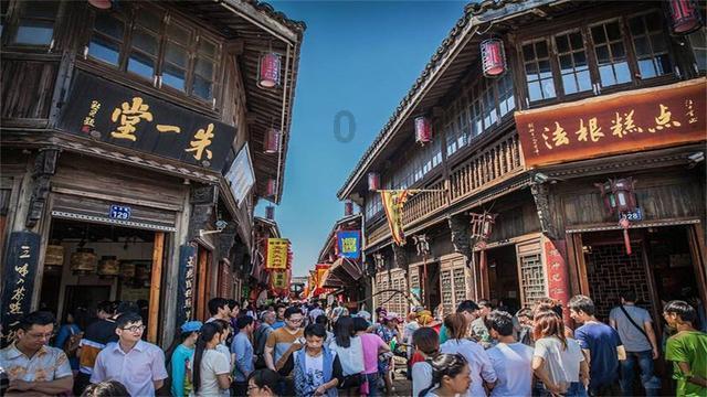 大鹏白客《年会不能停！》票房破10亿冲13亿 净利预计超3亿